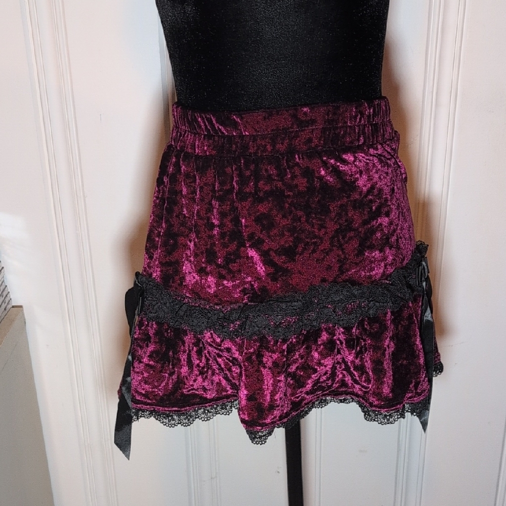 💥3/65$💥 Dolls Kill Velvet Mini Skirt in Deep Burgundy with Black Lace